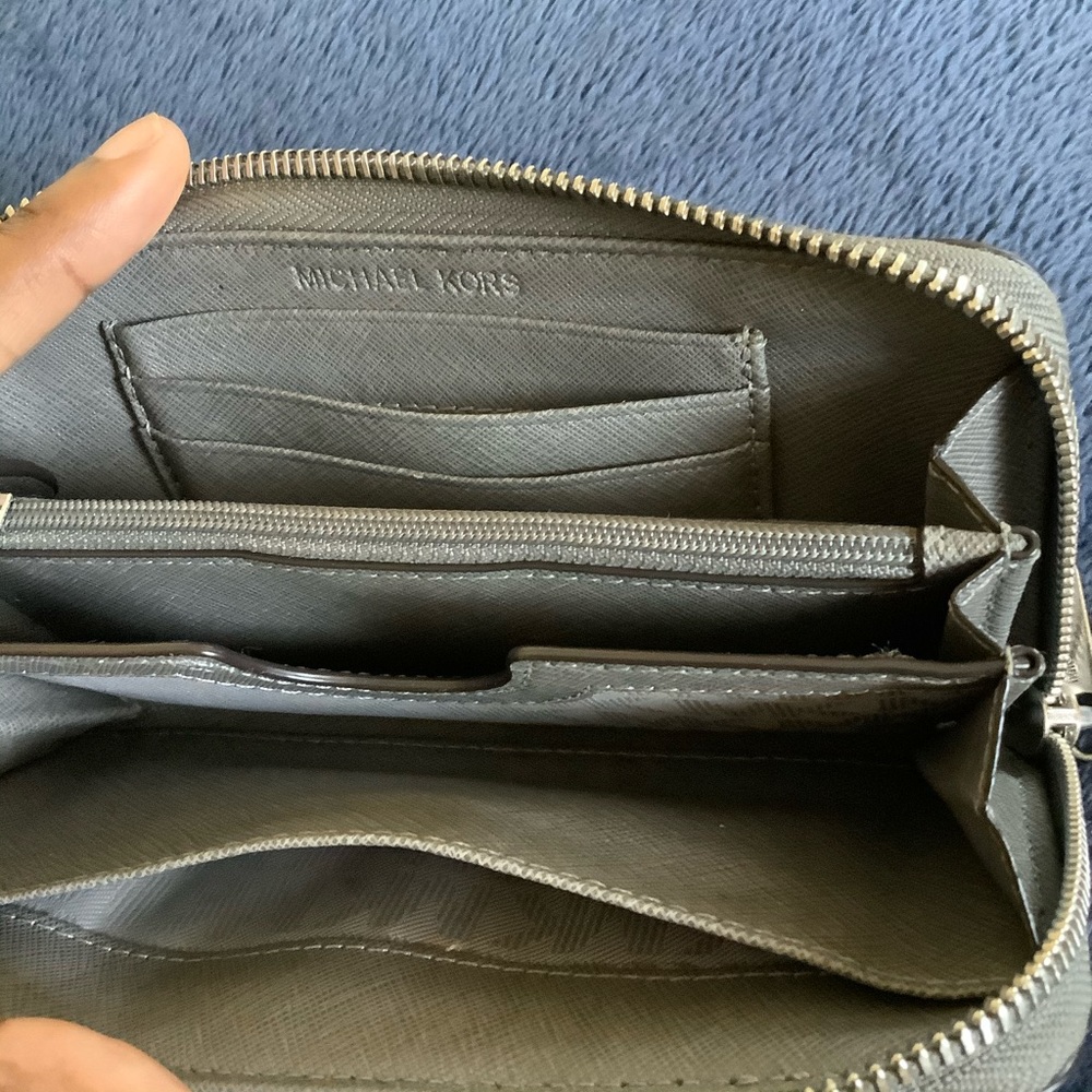 Michael Kors Wallet - Picture 2 of 3